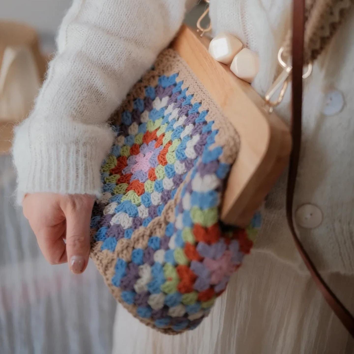 Handmade Granny Square Shoulder Bag, Anti-Pilling Yarn Wooden Frame Purse, Unique Crossbody Clutch, 10x12 Inch Handbag, Gift for her