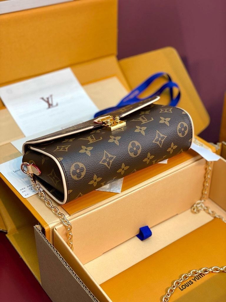 LV Pochette Camille 20.5 × 11 × 6 cm